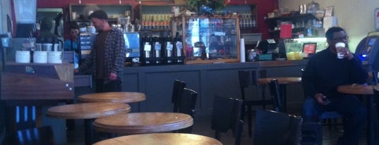 Gaylord's Caffe Espresso is one of Lugares favoritos de Elijah.