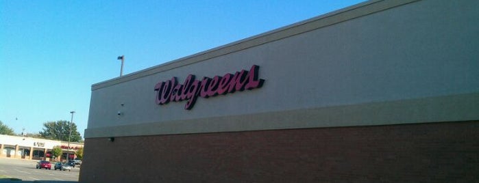 Walgreens is one of Locais curtidos por Nicole.