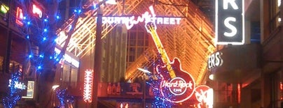 Fourth Street Live! is one of Kentucky Derby Festival.