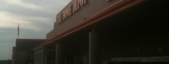 The Home Depot is one of Lieux qui ont plu à Kesha.