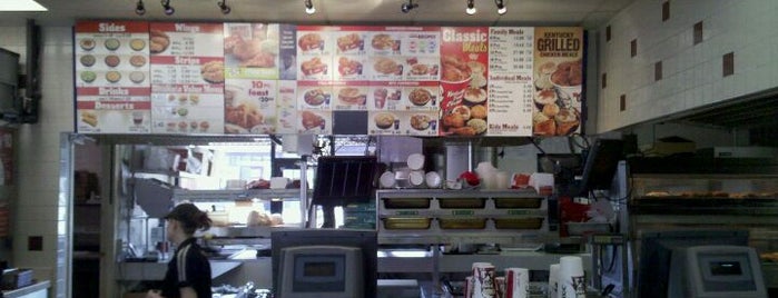 KFC is one of สถานที่ที่ Melanie ถูกใจ.