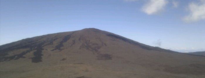 Piton de la Fournaise is one of À visiter à #LaRéunion (974).