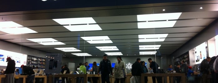 Apple Square One is one of Apple Stores in Toronto Area.