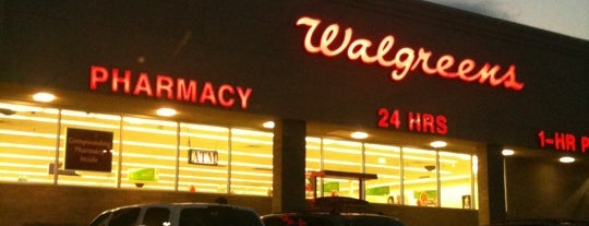 Walgreens is one of Tempat yang Disukai Judah.