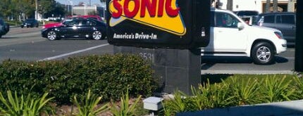 SONIC Drive-In is one of Lugares favoritos de Michael.