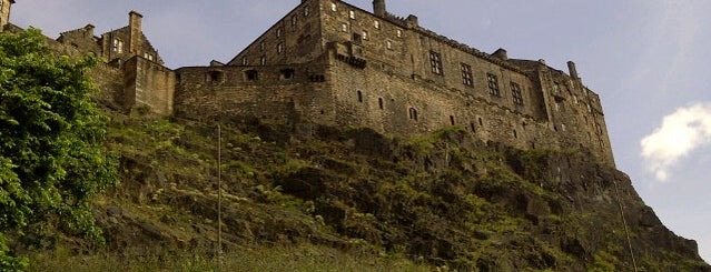 Château d’Édimbourg is one of Scotland to-do list.