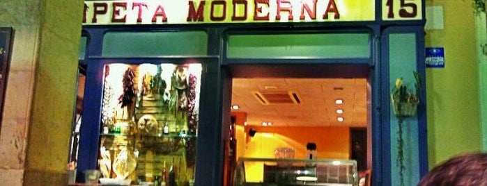 La Carpeta Moderna is one of Carlosさんのお気に入りスポット.
