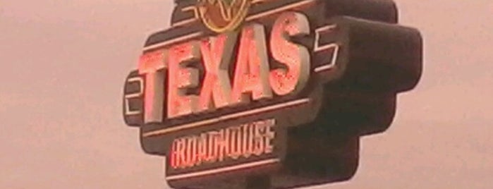 Texas Roadhouse is one of Lugares favoritos de Harry.