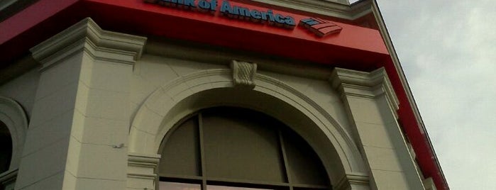 Bank of America is one of สถานที่ที่ Alden ถูกใจ.
