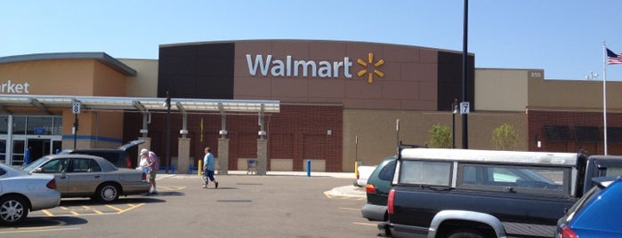 Walmart Supercenter is one of สถานที่ที่ Teagan ถูกใจ.