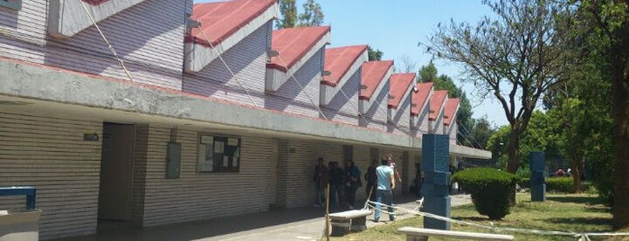 Laboratorios del Anexo de Ingeniería is one of Escuela.