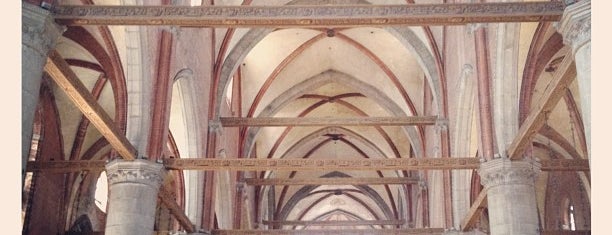 Basilica di Santa Maria Gloriosa dei Frari is one of Venezia.