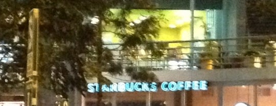 Starbucks is one of Tempat yang Disukai Cesar.