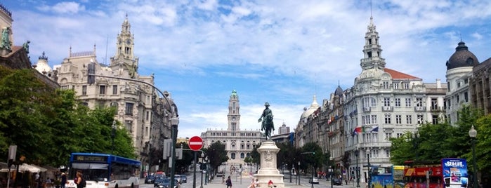 Praça da Liberdade is one of Eduardoさんの保存済みスポット.