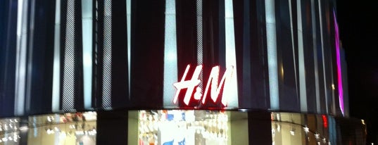 H&M is one of le 4sq with Donald :).