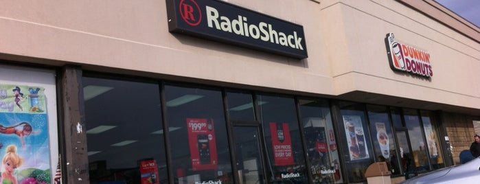 RadioShack is one of Tempat yang Disimpan Edgardo.