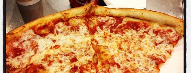 2 Bros. Pizza is one of Jordan : понравившиеся места.