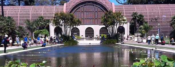 Botanical Building & Lily Pond is one of Lugares favoritos de Aliza.