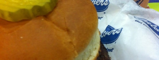 Culver's is one of Orte, die Mike gefallen.