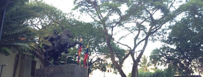 Plaza Bolívar is one of Plazas, Parques, Zoologicos Y Algo Mas.