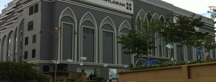 Dataran Pahlawan Melaka Megamall is one of Malacca Attractions Guide 馬六甲旅遊指南.