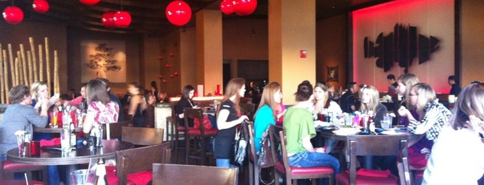 RA Sushi Bar Restaurant is one of Lugares favoritos de Kimberly.