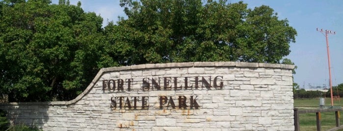Fort Snelling State Park is one of สถานที่ที่ John ถูกใจ.