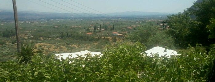 Mystras is one of πελοποννησος.