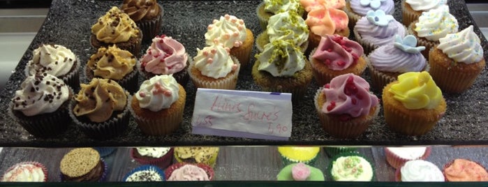 Synie's Cupcakes is one of Paris.