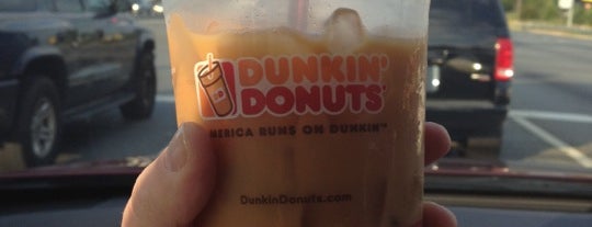 Waldorf Dunkin Donuts is one of Lugares favoritos de Alicia.