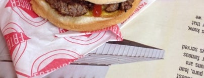 Fatburger is one of Locais curtidos por Gitte.