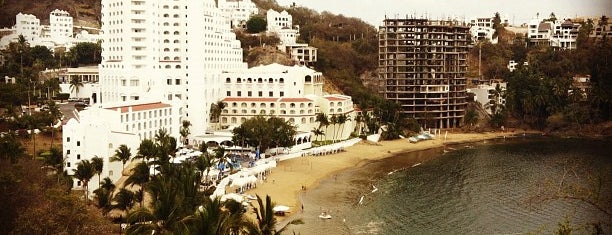 Playa La Audiencia is one of Tempat yang Disukai Angellina.