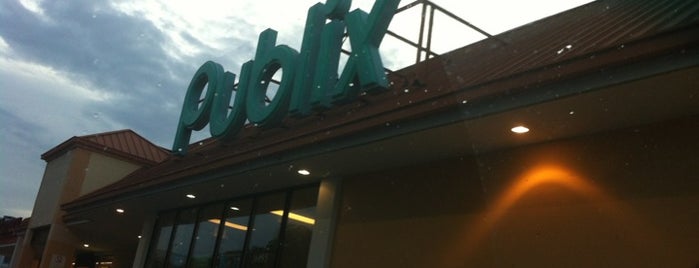 Publix is one of Orte, die Julio gefallen.