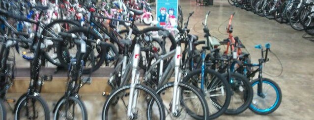 Bicycle Sport Shop is one of Tempat yang Disukai Steve.