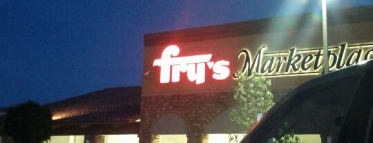 Fry's Marketplace is one of สถานที่ที่ Julie ถูกใจ.