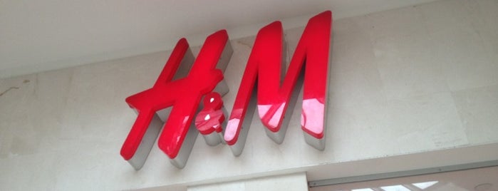H&M is one of Berlin'in Beğendiği Mekanlar.