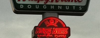 Krispy Kreme Doughnuts is one of Tempat yang Disukai Chad.