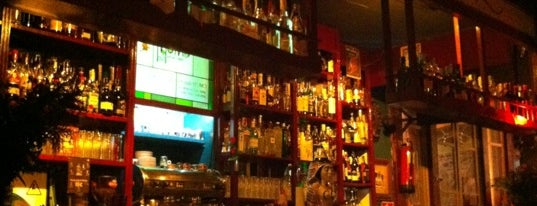 Momo Pub is one of Santiago.