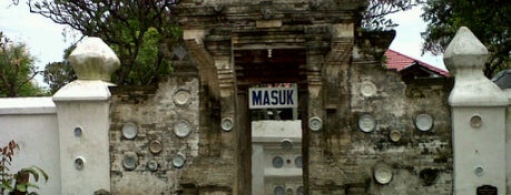 Kawasan Makam Sunan Bonang is one of Religious Tourism in Indonesia.