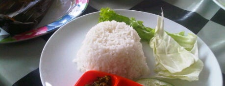 Dapur Keluarga is one of Indonesian Restaurants.