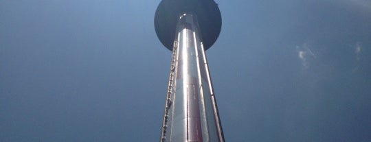 Carolina Skytower is one of สถานที่ที่ Andrew ถูกใจ.
