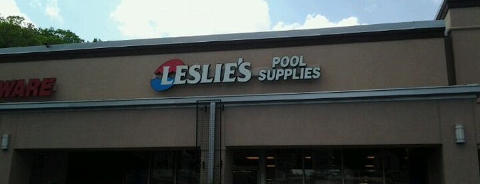 Leslie's Swimming Pool Supplies is one of Tempat yang Disukai Chester.