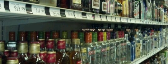 Dry Creek Discount Liquors is one of Posti che sono piaciuti a Garrett.