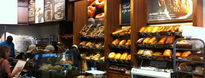 Panera Bread is one of Lauraさんのお気に入りスポット.