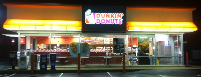 Dunkin' is one of Lugares favoritos de Noelle.