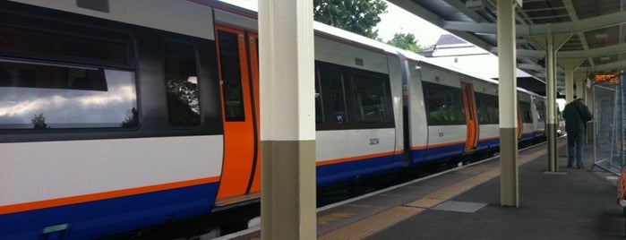 Honor Oak Park Railway Station (HPA) is one of London Overground - East London Line.