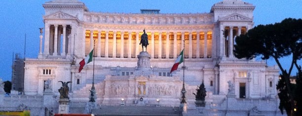 Piazza Venezia is one of Guide to Roma's best spots.