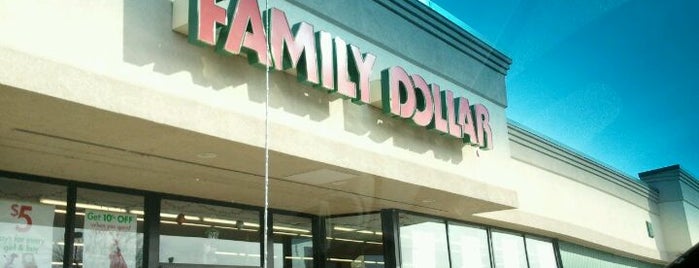 Family Dollar is one of Loriさんのお気に入りスポット.
