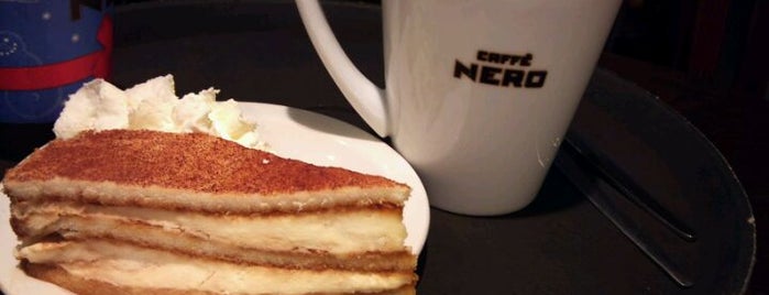Caffè Nero is one of Tempat yang Disukai Nazo.