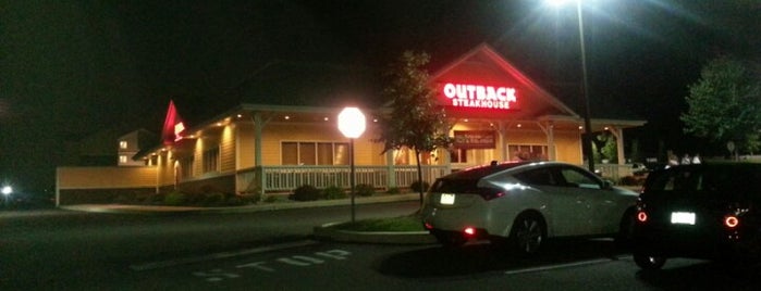 Outback Steakhouse is one of Tempat yang Disukai Dave.